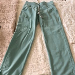 Figs XS perfect condition